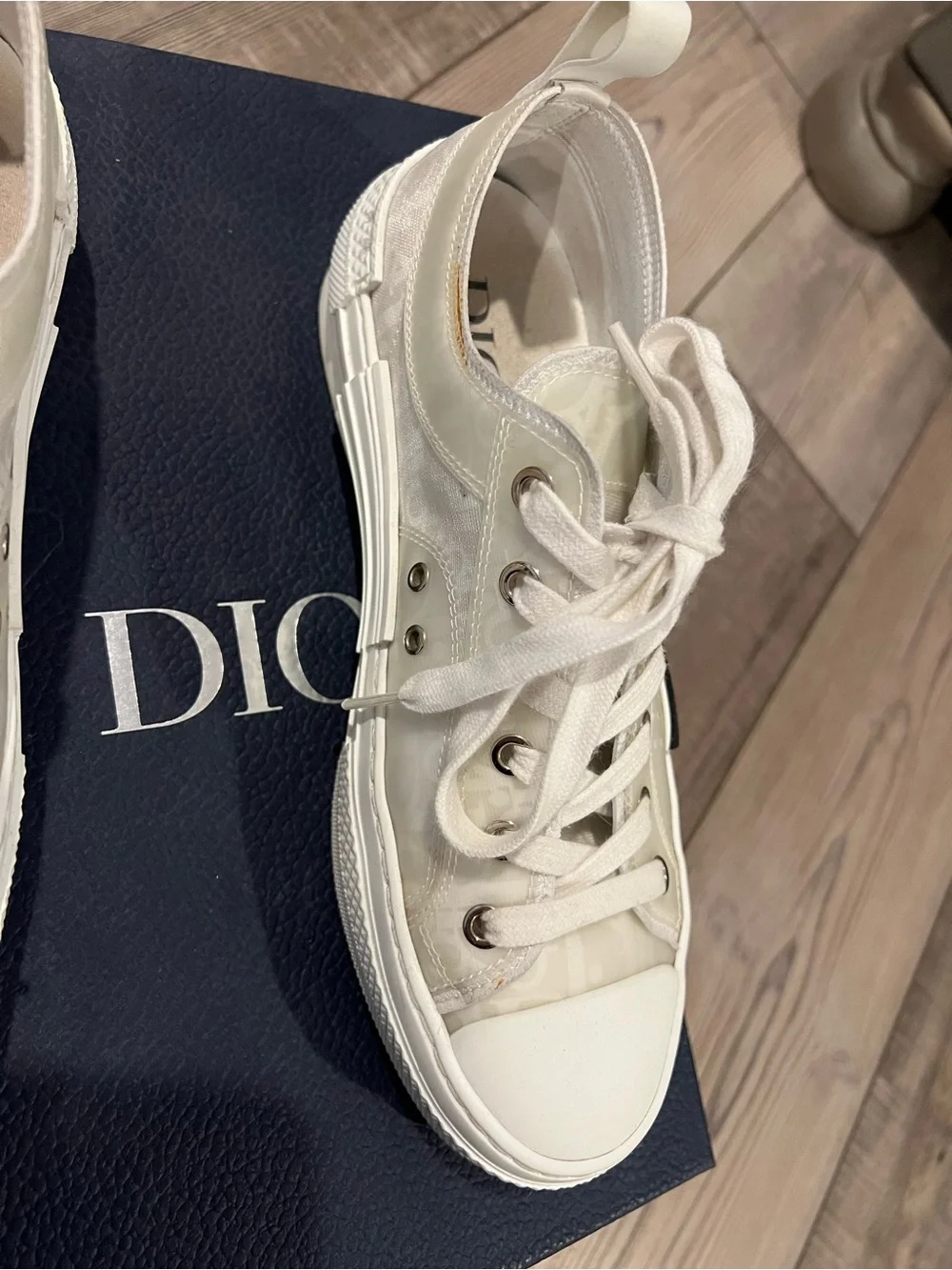 Dior contrasting everyday noted